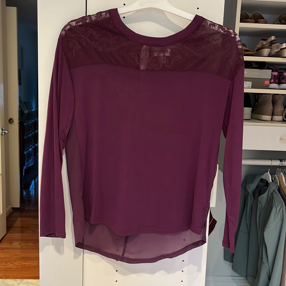 Multi media top in lace, sheer and cotton. Cute peep hole in back